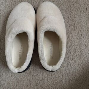 Merrell Cream Fuzzy Slippers